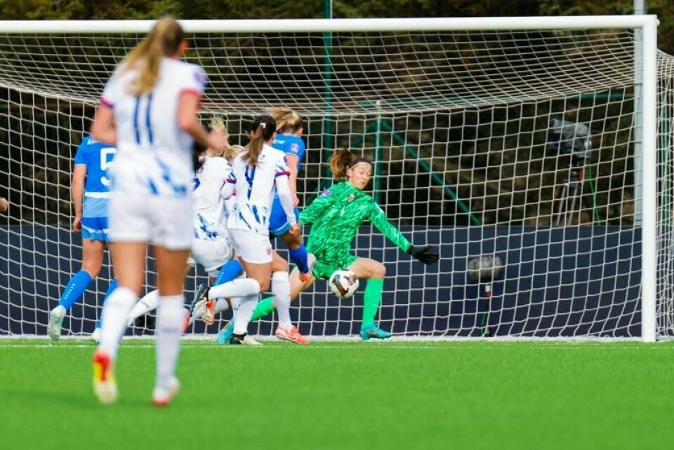 Cecilie Fiskerstrand holdt Norge inne i kampen med flere gode redninger.