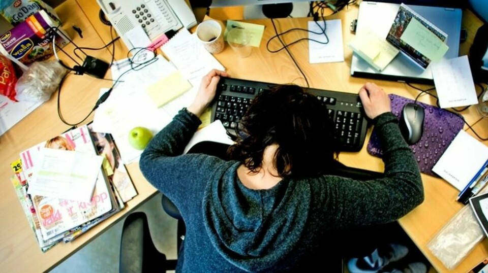 Man kan spørre seg selv, hvorfor skal det være så kult å være ung når vi vet at unge mennesker ikke trives, lider av stress og har dårligere psykisk helse enn resten av befolkningen, spør professor Svend Brinkmann.