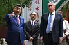 Donald Trump og Xi Jinping står ute i hageområdet ved Zhongnanhai i Beijing.