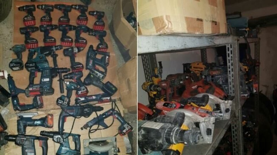 På et lager i Romania ble det funnet flere hundre stjålne verktøy. På et lager i Romania ble det funnet flere hundre stjålne verktøy. Foto: Politiet