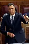 Spanias nye statsminister, Pedro Sanchez, prøver å få politikere i Spania med på å kutte ut sine egne immuniteter. Foto: Ballesteros / EPA / NTB scanpix