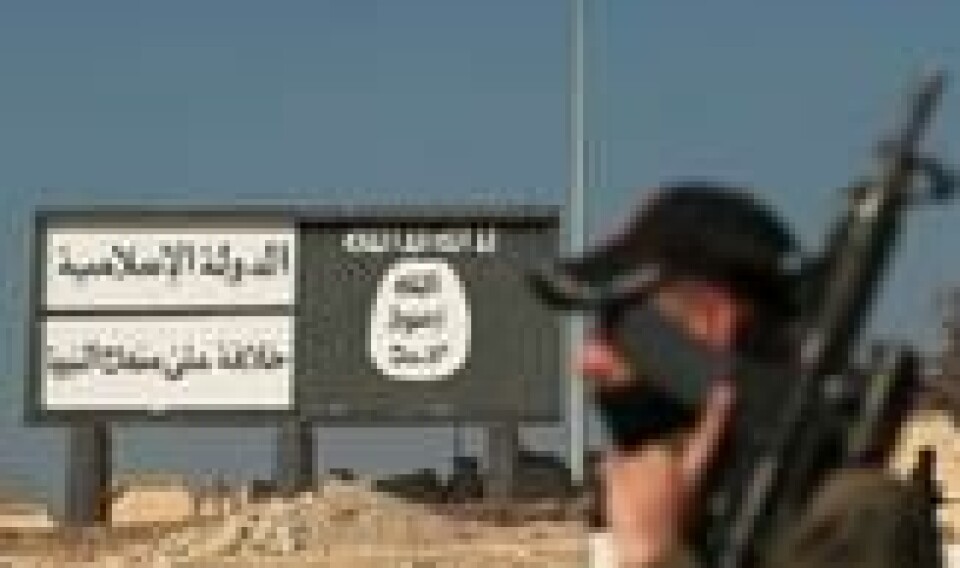 Irakisk soldat foran et skilt med IS' logo, Mohandessin-området øst i Mosul 19. januar. Irakisk soldat foran et skilt med IS' logo, Mohandessin-området øst i Mosul 19. januar. Foto: Ahmad Al-rubaye / AFP