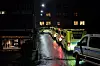 Rekke med ambulanser i mørket utenfor akuttmottaket ved gamle Drammen sykehus.