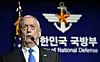 USAs forsvarsminister James M. Mattis taler under en pressekonferanse med sin sørkoreanske kollega Song Young-moo lørdag. Scanpix/AP.