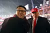 En Kim-imitator og en Trump-imitator hadde sitt eget lille toppmøte under OL i Pyeongchang i Sør-Korea i februar. Scanpix/AP.