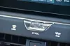 Som i andre elbiler er det meste digitalisert, men et lekkert rullehjul for volumet i metall er en av de analoge alibiene.