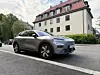 Fronten er mer anonym, men det markante skulderpartiet får bilen til å se ganske barsk ut.