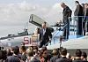 Vladimir Putin og Recep Tayyip Erdogan står ved et Sukhoi Su-57-jagerfly under en luftfartsmesse.