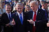 Trump og Netanyahu står foran Air Force One med Herzog i bakgrunnen på Ben Gurion-flyplassen.