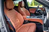 Mercedes-Benz GLC med skinnseter i «Beach Brown» ser bra ut, gir god støtte og har en drøss justeringsmuligheter, men de er litt harde.