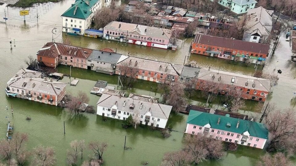 Etter storflommen i Russland, blir nå over 100.000 mennesker evakuert fra flomområder i Russland og Kasakhstan, ifølge Reuters. Etter storflommen i Russland, blir nå over 100.000 mennesker evakuert fra flomområder i Russland og Kasakhstan, ifølge Reuters. Foto: Anatoliy Zhdanov / AFP