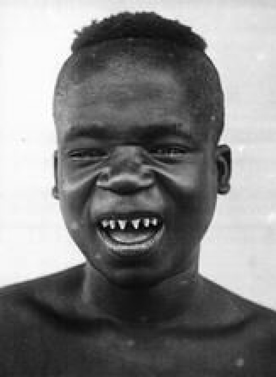 Ota Benga ble født i 1881 i det som i dag er Den demokratiske republikken Kongo. Han var en skogbruker og jeger som levde fredelig med sitt folk og som hadde lært å høste av naturens matfat. Han var hva enkelte kaller en pygmé, en buskmann. Foto: Wikimedia Commons. Ota Benga ble født i 1881 i det som i dag er Den demokratiske republikken Kongo. Han var en skogbruker og jeger som levde fredelig med sitt folk og som hadde lært å høste av naturens matfat. Han var hva enkelte kaller en pygmé, en buskmann. Foto: Wikimedia Commons.