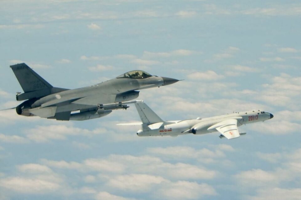 Bildet viser et taiwansk F-16 skygge et kinesisk bombefly av typen H-6 i 2018. Antallet kinesiske flyvninger inn i Taiwans kontrollsone økte drastisk i fjor. Bildet viser et taiwansk F-16 skygge et kinesisk bombefly av typen H-6 i 2018. Antallet kinesiske flyvninger inn i Taiwans kontrollsone økte drastisk i fjor. Foto: Taiwans forsvarsdepartement / AP / NTB