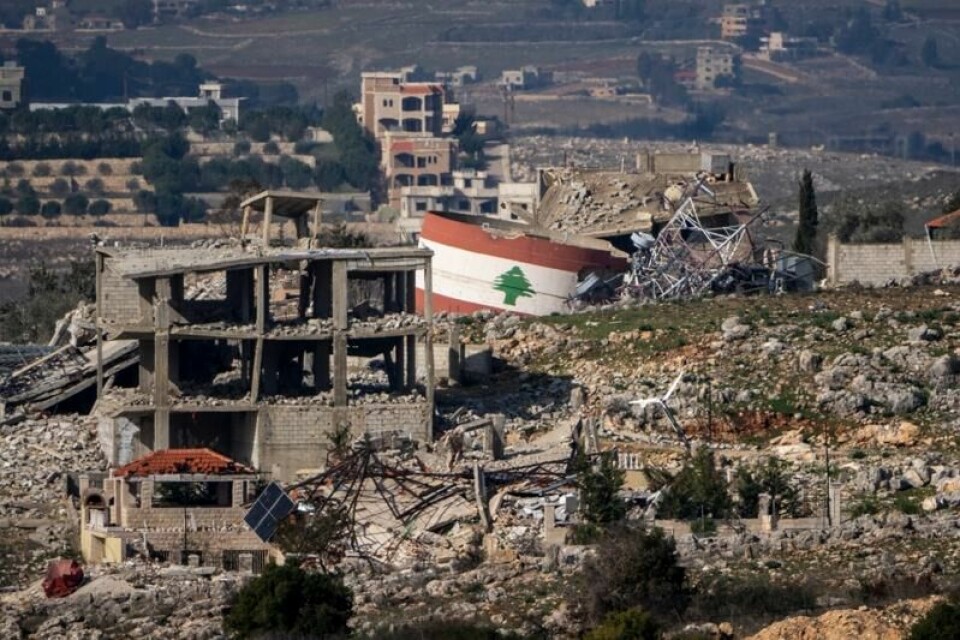 Selv om Israel ikke trakk seg ut av Libanon innen fristen søndag og flere mennesker ble drept i angrep i Sør-Libanon samme dag, er landene enige om å fortsette å forholde seg til våpenhvileavtalen fra november fram til 18. februar.