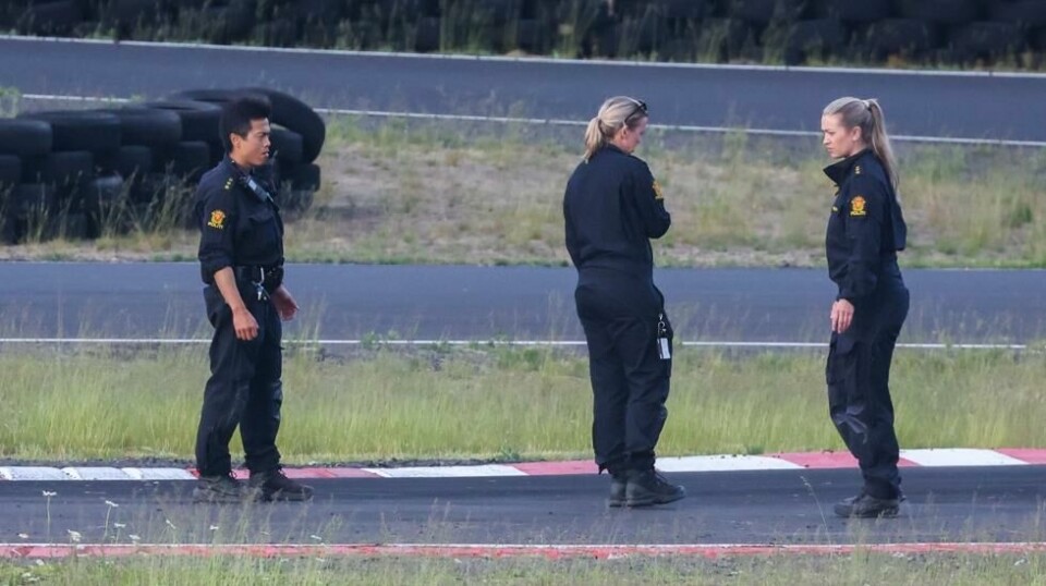 En 15-åring døde under en motorsportkonkurranse i Andebu lørdag. Politiet etterforsker ulykken som skjedde da gokarten veltet.