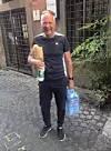 Arild Odden i sitt ess i landsbyen Vasanello. I 20 år har han invitert turister til sitt «hemmelige» Italia.