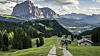 I Val Gardena møter femstjernershoteller, Michelin-mat og moderne gondoler et lokalsamfunn der turistene fyller flere senger enn innbyggerne. Resultatet? En dal for dem med kondis – og kapital.
