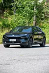 Lotus Eletre X Hybrid er en lang, bred og lav SUV som ser meget bra ut.