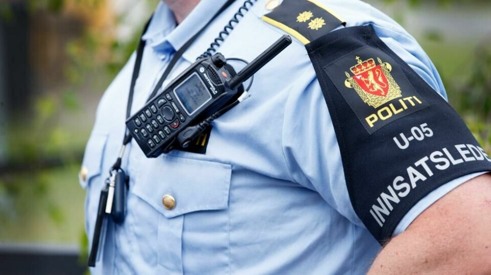 Politiet har nå stanset utskriving av bøter til mindreårige mellom 15 og 18 år som følge av manglende funksjoner i politiets app.