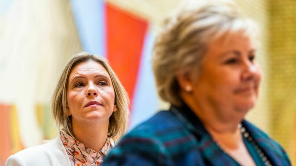 Det kan bli store endringer i maktstrukturen på borgerlig side om stortingsmålingen til ABC Nyheter og Altinget holder seg. fra februar til mars har hele 34.000 velgere hoppet fra Erna Solbergs (t.h.) Høyre til Sylvi Listhaugs Fremskrittspari.