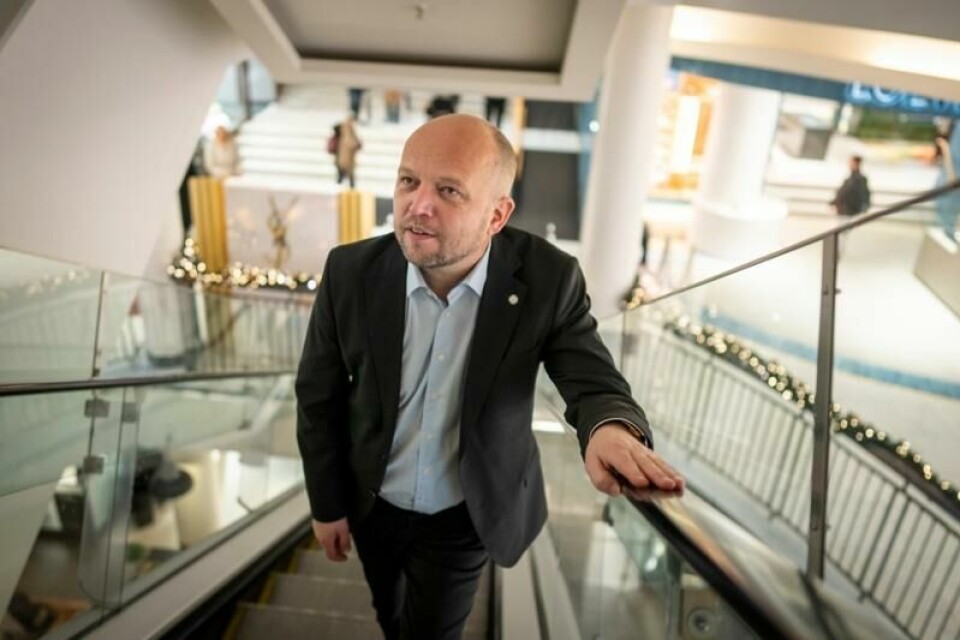 Finansminister og Sp-leder Trygve Slagsvold Vedum viser ingen tegn til å bøye av i striden om EUs energipakke.