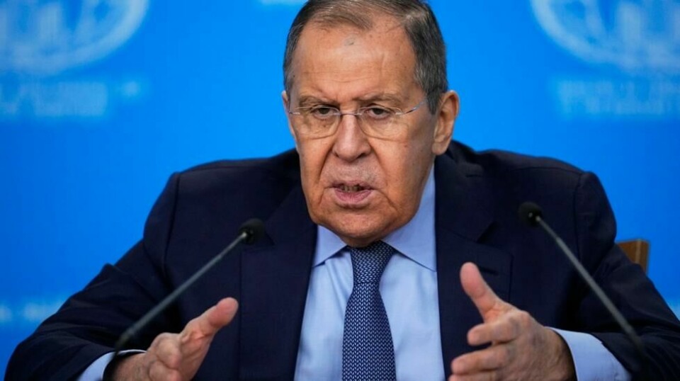Russlands utenriksminister Sergej Lavrov mener Nato og USA er besatt av å påføre Russland et strategisk nederlag, noe som ifølge Lavrov kan øke faren for at atomvåpen tas i bruk.