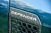 Defender Octa kan leveres med detaljer i Chopped Carbon Fibre som gir en tøff effekt.