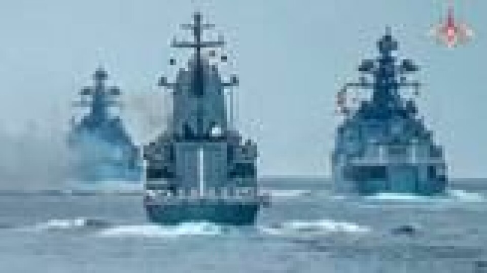 Den russiske Svartehavsflåten skal ha mistet om lag 25 marinefartøy, deriblant flaggskipet «Moskva», flere store landgangsfartøy, en ubåt og flere skip som kan skyte ut krysserraketter. (Russian Defense Ministry Press Service via AP) Den russiske Svartehavsflåten skal ha mistet om lag 25 marinefartøy, deriblant flaggskipet «Moskva», flere store landgangsfartøy, en ubåt og flere skip som kan skyte ut krysserraketter. (Russian Defense Ministry Press Service via AP)