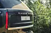 Range Rover Electric har en klassisk og ren hekk med to smale vertikale baklykter.