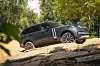 Range Rover Electric har gode terrengegenskaper, men er både komfortabel og rask på landeveien også.