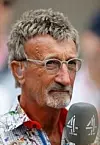 Eddie Jordan (74) var den første som ga Michael Schumacher sjansen i Formel 1. Nå forsvarer han kona Corinnas avgjørelse om å ikke la han besøke den skadde ektemannen. Foto: Matthew Childs / Reuters