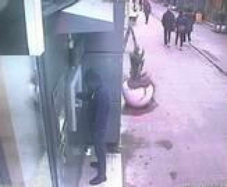 Politiet kom på sporet av de en av de tiltalte tok ut penger i en minibank i Oslo. Politiet kom på sporet av de en av de tiltalte tok ut penger i en minibank i Oslo. Foto: Politiet