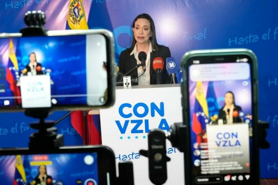 Den venezuelanske opposisjonslederen Maria Corina Machado i desember i fjor. Nå ligger hun i dekning og etterforskes for forræderi.