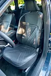 Forsetene i BMW iX3 kan leveres med justerbare sidevanger for ekstra god støtte.