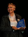 Ester Belsvik liker å holde beina solid på bakken, til tross for stor suksess. – Den ene dagen er du på topp, vellykket og beundret. Så kan markedet være vekk nærmest over natten.