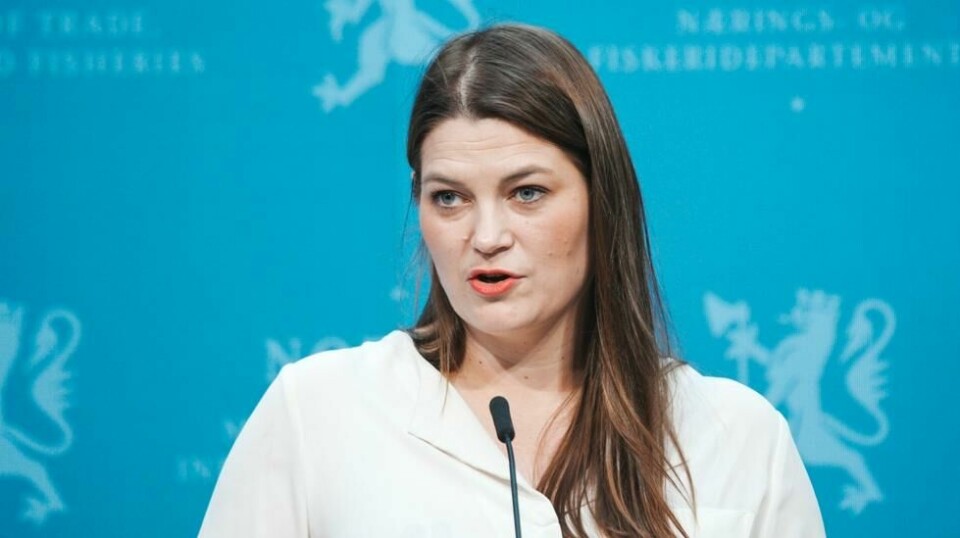 Næringsminister Cecilie Myrseth (Ap) sier at eierne av den omstridte Svalbard-eiendommen ikke kan selge den uten statens samtykke.