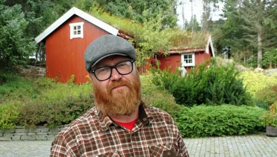 GLATTCELLE: Eskil Sandvik (SV) er økobonden som ble kastet på glattcelle etter å ha ledet aksjoner mot anleggsarbeidet. GLATTCELLE: Eskil Sandvik (SV) er økobonden som ble kastet på glattcelle etter å ha ledet aksjoner mot anleggsarbeidet. Foto: Thomas Vermes / ABC Nyheter
