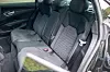 To store og en litt mindre sitter godt i baksetet, selv om bilen fremstår litt trang.