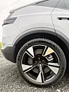 Testbilen er oppgradert til 21-tommershjul og kommer standard med sylskarpe Brembo-bremser.
