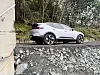 De aller fleste norske kjøpere dropper den billigste versjonen med én motor og bakhjulsdrift. Bakkeklaringen er røslige 20 centimeter.