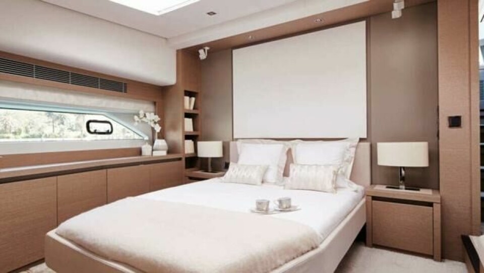 Eierlugaren ligger helt forut i båten med egen nedgang fra cockpit. Foto: Prestige Eierlugaren ligger helt forut i båten med egen nedgang fra cockpit. Foto: Prestige