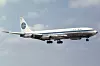 Pan Am-passasjerfly i luften mot en delvis skyet himmel.