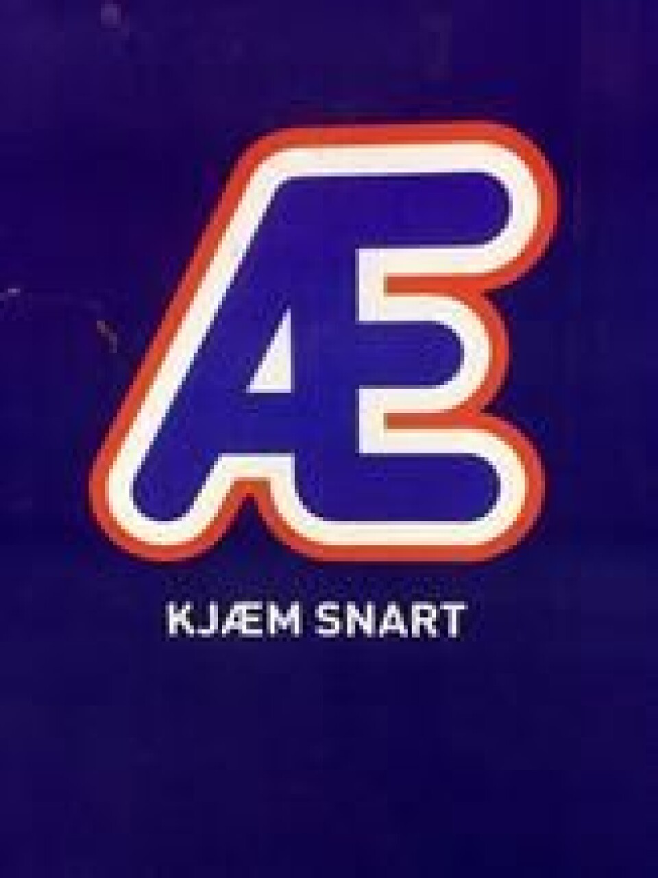 Busskur landet over har fått en blå reklameplakat der det står «Æ kjæm snart». Ingen som vet, vil si hva det dreier seg om. Busskur landet over har fått en blå reklameplakat der det står «Æ kjæm snart». Ingen som vet, vil si hva det dreier seg om. Foto: Gorm Kallestad / NTB scanpix