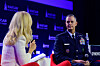 General Alexus G. Grynkewich lytter under samtale på Warsaw Security Forum i Warszawa.