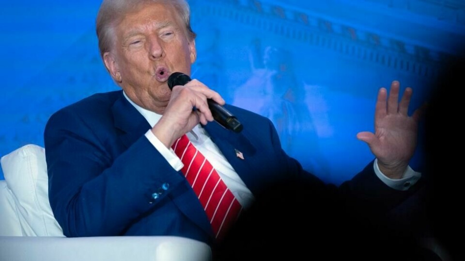 Republikanernes presidentkandidat Donald Trump uttrykker støtte til et forslag om å legalisere marihuana i Florida. Man bør ikke anses som kriminell etter å ha røykt marihuana i én stat så lenge det er lovlig i en annen, mener Trump. Foto: Jose Luis Magana / AP / NTB