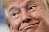 Nærbilde av president Donald Trump som smiler under et valgmøte i Wasilla, Alaska.