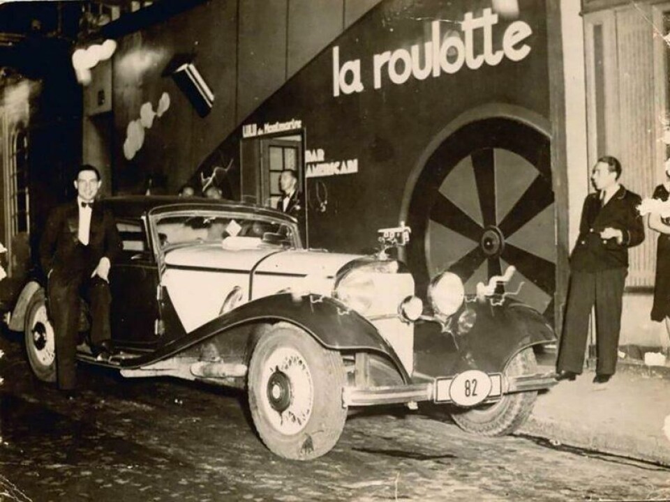 Mercedesen sto ofte utenfor nattklubben La Roulotte i 62 Rue Pigalle. Et sted hvor de fremste entertainerne opptrådte på 1930-tallet. Mercedesen sto ofte utenfor nattklubben La Roulotte i 62 Rue Pigalle. Et sted hvor de fremste entertainerne opptrådte på 1930-tallet. Foto: Hans Hulsbergen Collection