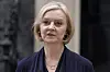 Liz Truss taler til pressen utenfor Downing Street i London.