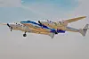 Virgin Galactic-flyet WhiteKnightTwo med VSS Unity montert mellom skrogene i luften.