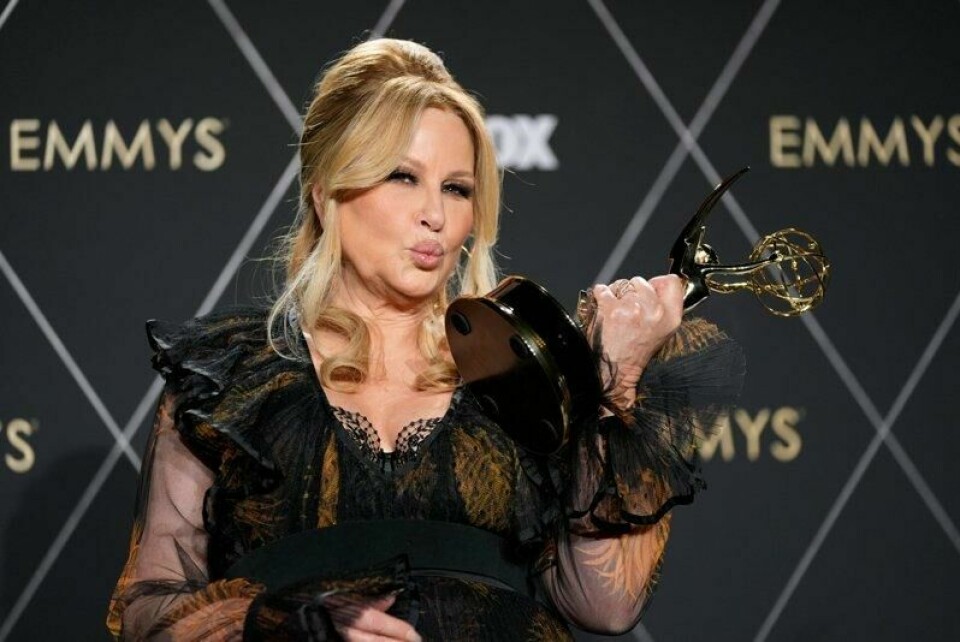 «The White Lotus»-stjernen Jennifer Coolidge har blitt belønnet for sin rolleprestasjon. Her avbildet under Emmy-utdelingen i 2024. «The White Lotus»-stjernen Jennifer Coolidge har blitt belønnet for sin rolleprestasjon. Her avbildet under Emmy-utdelingen i 2024. Foto: Ashley Landis / AP Photo / NTB